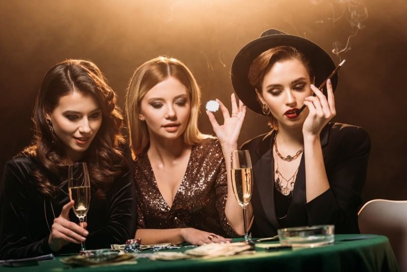 Ilustrasi permainan sportsbook dan slot di i8live dengan tampilan layar mobile